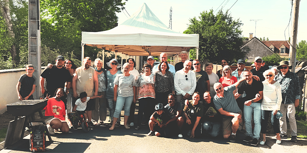 photo de l'ensemble des habitants de la rue de Cugny présents ce dimanche 7 juin 2026 pour la fête des voisins